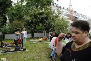 Староверы отметили Радоницу на кладбище центре Олимпийского парка в Сочи  &copy;&nbsp;Михаил Мордасов, ЮГА.ру