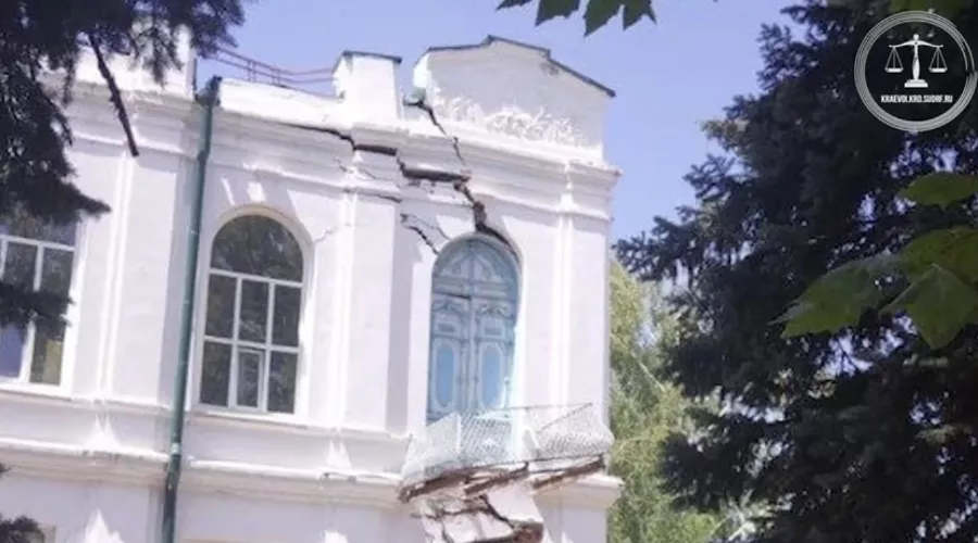 Поврежденное «Банковское здание» &copy;&nbsp;Скриншот публикации в телеграм-канале &laquo;Объединенная пресс-служба судов Краснодарского края&raquo;