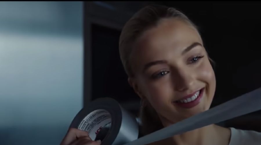 Кадр из фильма «Флирт с дьяволом», реж. Луис Прието, 2021 год &copy;&nbsp;Скриншот трейлера из YouTube-канала &laquo;В Рейтинге&raquo;, www.youtube.com/channel/UClmI-b4_ro8UJLaNbiS9Isw