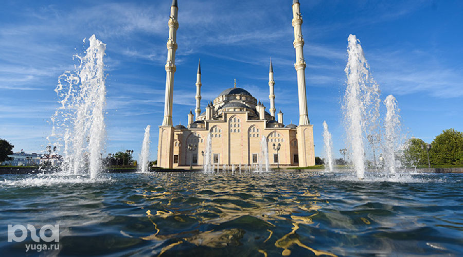 Мечеть "Сердце Чечни" в Грозном © Елена Синеок, ЮГА.ру