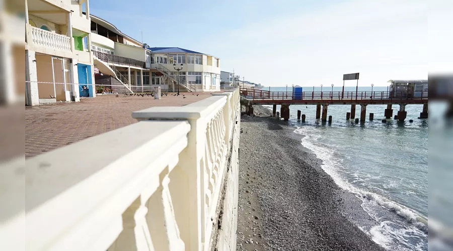 Пляж поселка Лазаревское &copy;&nbsp;Фото пресс-службы администрации Сочи