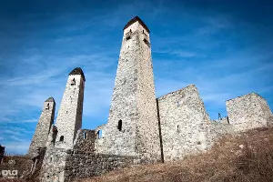 Башенный комплекс Эрзи в Джейрахском районе республики Ингушетия &copy;&nbsp;Елена Синеок, ЮГА.ру