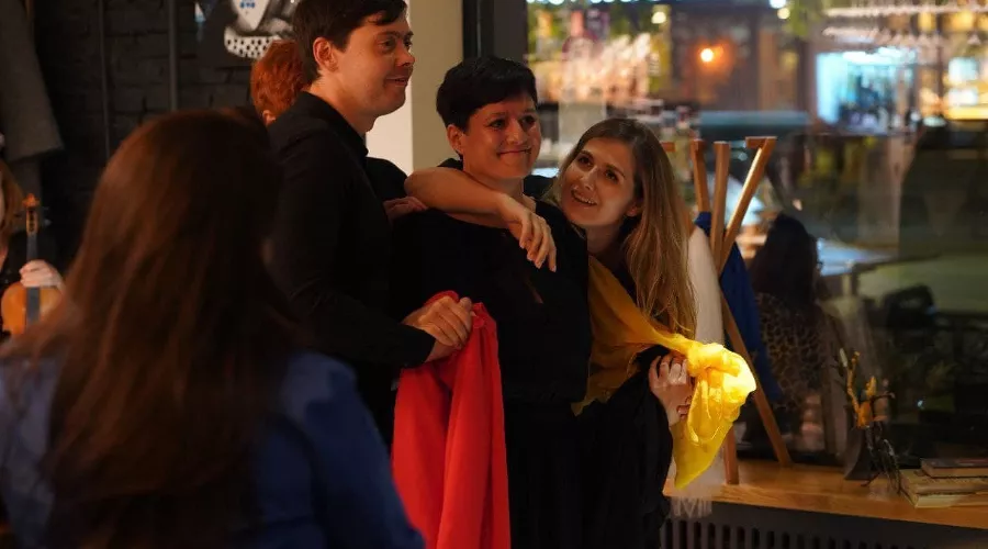 Кадр из спектакля театра «Перекидывает мост» &copy;&nbsp;Фотография предоставлена организацией &laquo;Чистая среда&raquo;