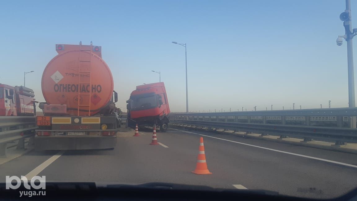 Фуры на крымском мосту. Фуры на крымском мосту. Фуры на крымском мосту. Фуры на крымском мосту. Крымский мост хуснуллин.