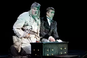 Кадр из спектакля &laquo;Мертвые души&raquo; &copy;&nbsp;Фото с сайта teatr-pro.ru