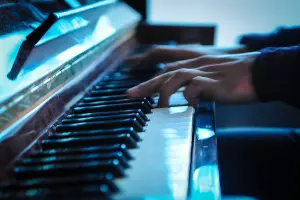 Первый мультимедийный концерт Виталия Сумароковав "Типографии" &copy;&nbsp;Елена Синеок, ЮГА.ру