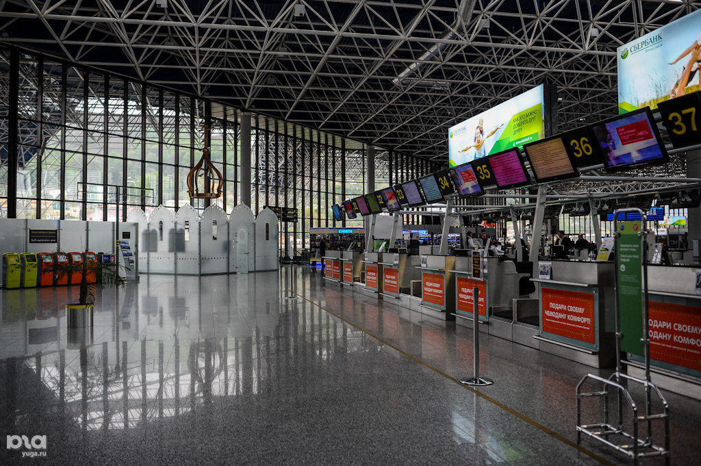 безопасность в аэропорту. работа в аэропорту сочи вакансии. аэропорт. работа сочи аэропорт вакансии. аэропорт сочи служба безопасности.