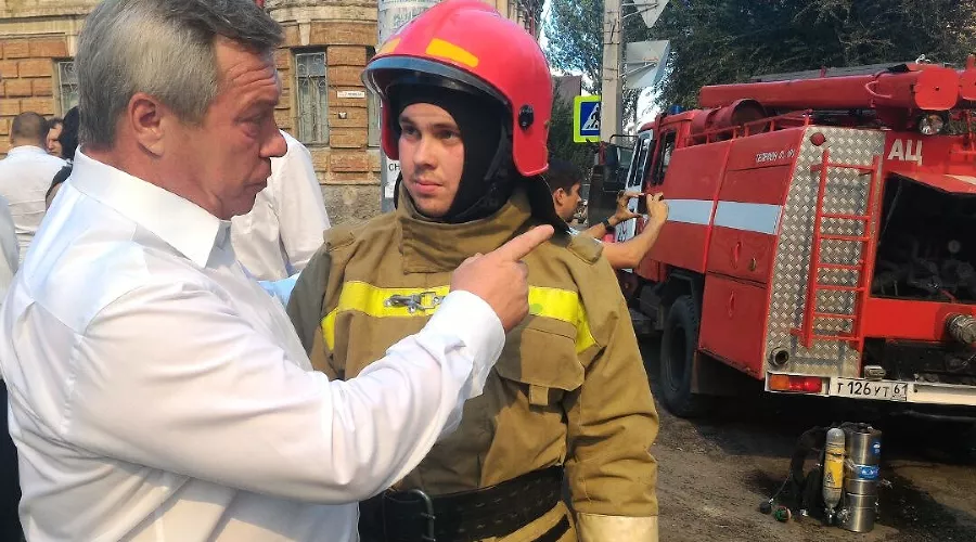 Василий Голубев на ликвидации пожара в Ростове-на-Дону &copy;&nbsp;Фото пресс-службы правительства Ростовской области