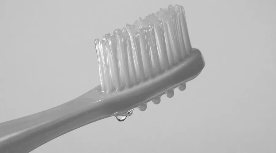 зубная щетка &copy;&nbsp;Изображение сгенерировано нейросетью Gigachat
