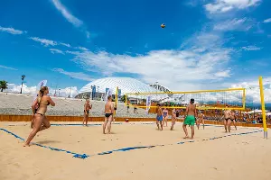 Черноморский пляж курорта &laquo;Роза Хутор&raquo; &copy;&nbsp;Фото пресс-службы курорта &laquo;Роза Хутор&raquo;