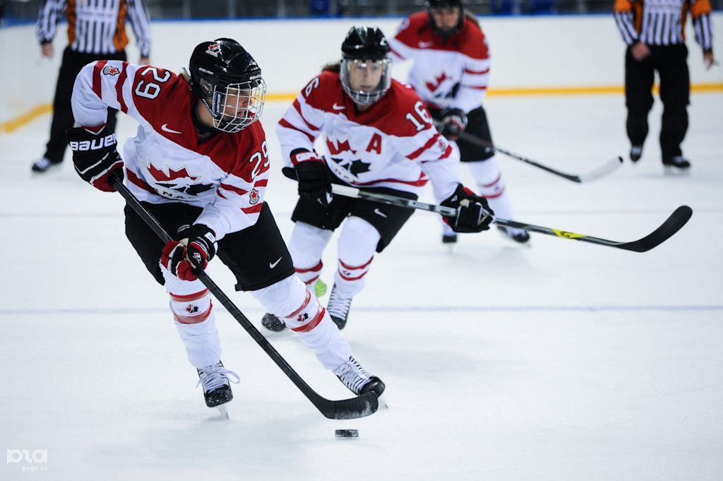 В 2016 году пройдут первые. Женская команда Сочи хоккейная. Женская хоккейная команда Канады. Женский хоккей на льду. Детский женский хоккей.