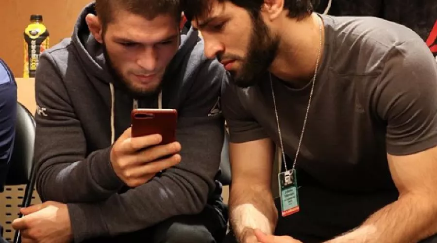 Хабиб Нурмагомедов и Зубайра Тухугов &copy;&nbsp;Фото из аккаунта instagram.com/zubairatukhugov