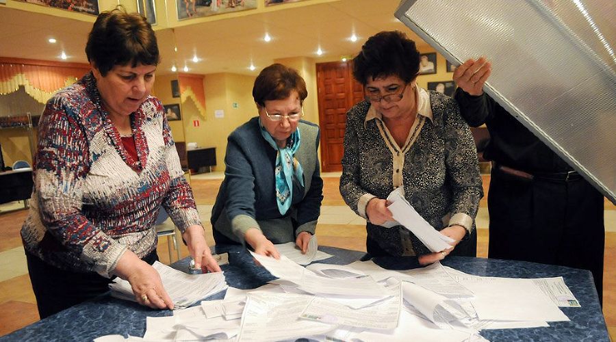 Подсчет голосов на выборах президента РФ © Елена Синеок. ЮГА.ру