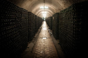 Подвалы завода шампанских вин "Абрау-Дюрсо" © Елена Синеок, ЮГА.ру