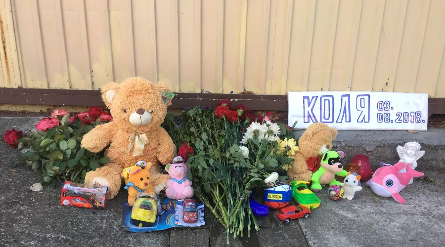 К месту гибели мальчика из Татарстана несут цветы &copy;&nbsp;Фото пресс-службы администрации Сочи