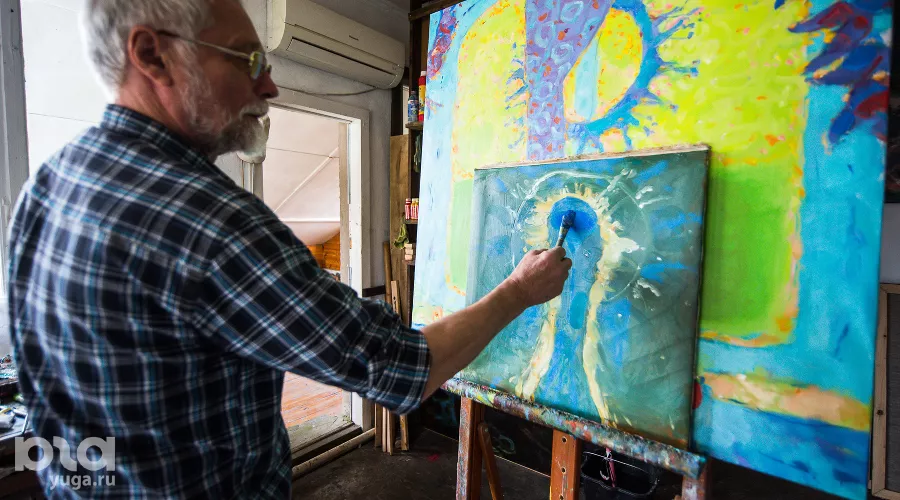 В мастерской Алексея Паршкова &copy;&nbsp;Фото Елены Синеок, Юга.ру