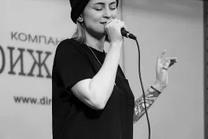 Дая исполняет свою песню на концерте &copy;&nbsp;Фото Оксаны Климовой, instagram.com/okss_klimm