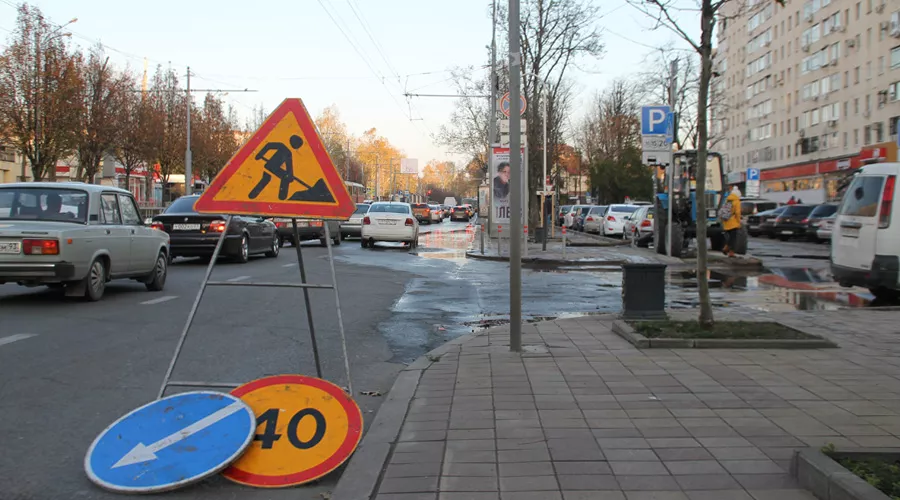 Порыв трубы на улице Ставропольской в Краснодаре &copy;&nbsp;Фото Дмитрия Пославского, Юга.ру