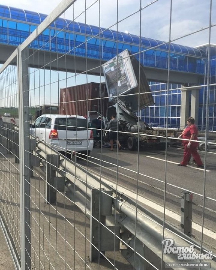 В Ростовской области погиб водитель «Газели», на скорости влетев в грузовик
