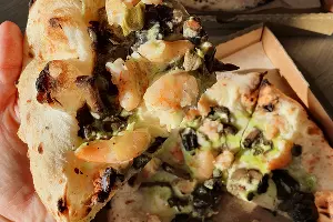 Пицца &laquo;Том-ям&raquo; в &laquo;Робертино&raquo; &copy;&nbsp;Фото Марины Солошко, Юга.ру