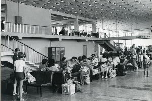 Пассажиры ожидают вылета в аэропорту Краснодара, 1980 год © Фото предоставлено «Базэл Аэро»