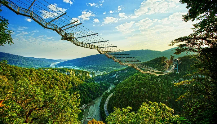 Вид на Ахштырское ущелье &copy;&nbsp;Фото пресс-службы скайпарка AJ Hackett Sochi