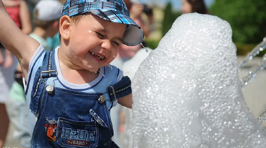 Запуск фонтанов в Краснодаре &copy;&nbsp;Елена Синеок, ЮГА.ру