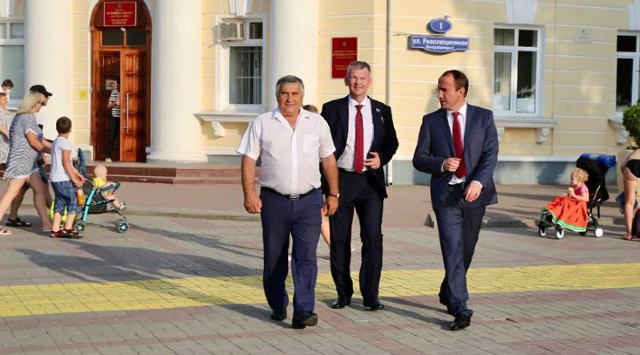 Александр Самокутяев и Алексей Богодистов &copy;&nbsp;Фото пресс-службы администрации Геленджика