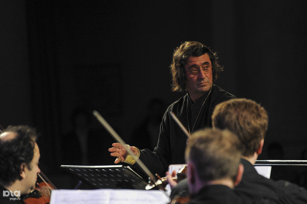 музыкальный лагерь башмета в сочи. закрытие фестиваля башмета. солисты москвы башмет 2 мая 2023 года. зимний театр башмет. закрытие фестиваля сочи запись.