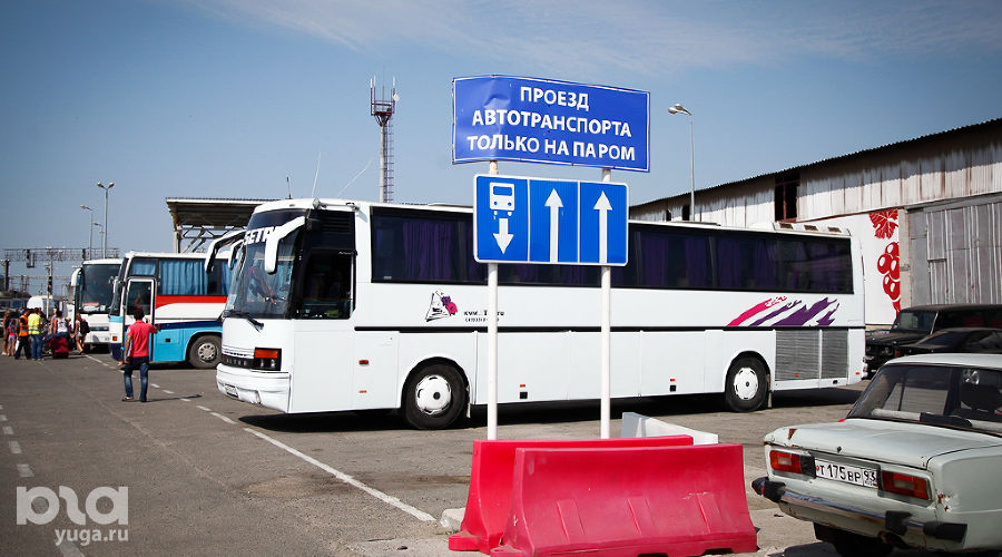 30-часовая пробка на переправе в Крым © Влад Александров, ЮГА.ру