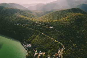 Абрау-Дюрсо &copy;&nbsp;Фото Павла Незнанова, unsplash.com