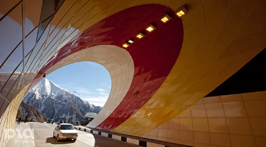 Рокский тоннель, связывающий Россию с Закавказьем &copy;&nbsp;Влад Александров, ЮГА.ру