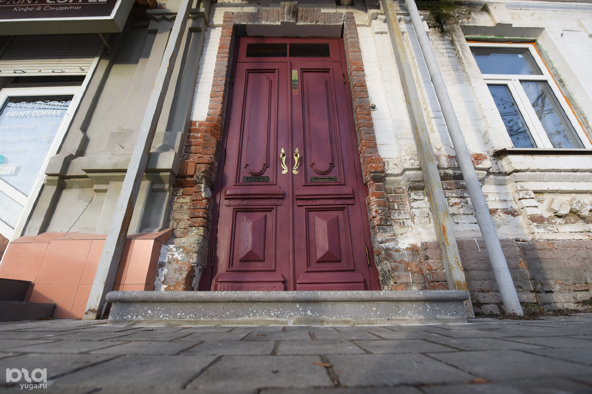 Двери после реставрации. Дом мещан Петренко в Краснодаре, улица Буденного, 157. © Фото Елены Синеок, Юга.ру