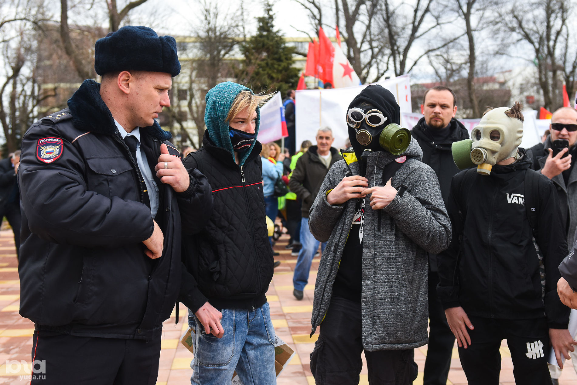 Митинг протеста в Вишняковском сквере Краснодара © Фото Елены Синеок, Юга.ру