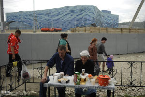 Староверы отметили Радоницу на кладбище центре Олимпийского парка в Сочи  &copy;&nbsp;Михаил Мордасов, ЮГА.ру