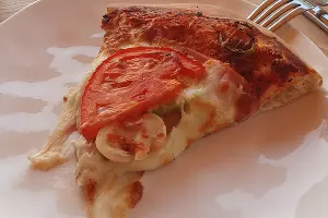 Пицца из кинотеатра &laquo;Аврора&raquo; в &laquo;La Кабанья&raquo; &copy;&nbsp;Фото Марины Солошко, Юга.ру