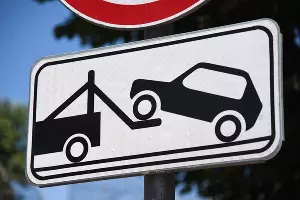 Эвакуатор &copy;&nbsp;Фото Елены Синеок, Юга.ру