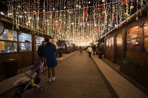 Новогодняя ярмарка в торговом квартале «Центр города» в Краснодаре &copy;&nbsp;Фото Елены Синеок, Юга.ру