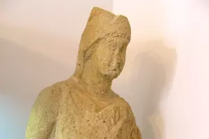 Синдский воин. Известняковая скульптура, I век н.э. &copy;&nbsp;Общественное достояние