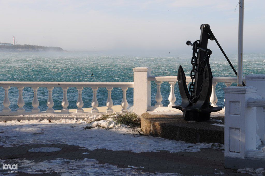 Погода новороссийск вода в море. Нордост в Геленджике. Новороссийск климат.