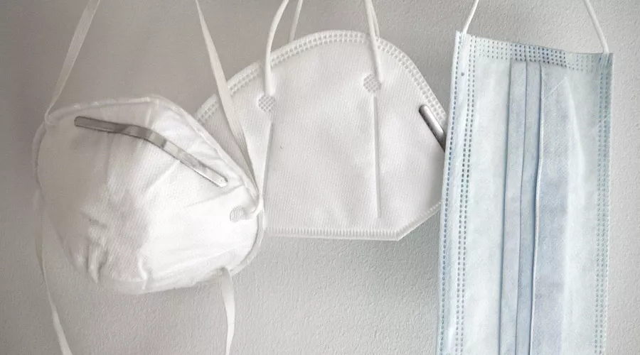 Медицинские маски &copy;&nbsp;Фото Isaac Quesada, unsplash.com