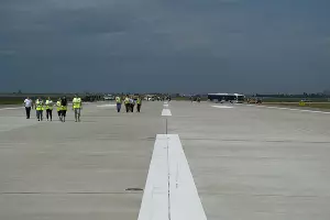  Забег на новой взлетно-посадочной полосе аэропорта Краснодара &copy;&nbsp;Фото Дмитрия Леснова, Юга.ру