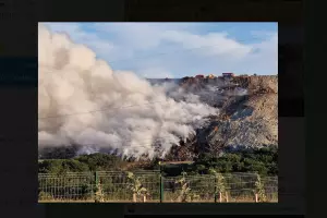 Пожар на мусорном полигоне в Новороссийске &copy;&nbsp;Скриншот фото из телеграм-канала Андрея Кравченко