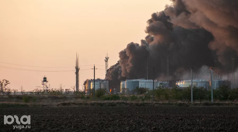 Пожар на нефтебазе в Пролетарске &copy;&nbsp;Фото Александра Гончаренко, Юга.ру