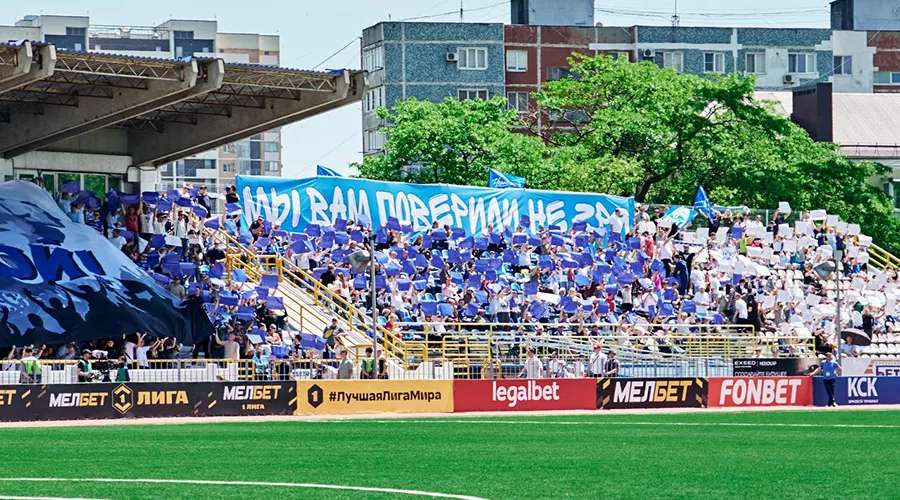 Новороссийские болельщики на матче «Черноморец» – «Сочи» 24 мая 2025 г. &copy;&nbsp;Скриншот публикации в телеграм-канале ФК &laquo;Черноморец&raquo;, t.me/fcchernomorets_nvrsk