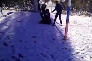  © Скриншот из видео «В Новошахтинске школьники жестоко избили одноклассника», vk.com/video-29725596_456239787