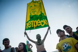 Болельщики на матче между &laquo;Кубанью&raquo; и &laquo;Абинском&raquo; &copy;&nbsp;Фото Елены Синеок, Юга.ру