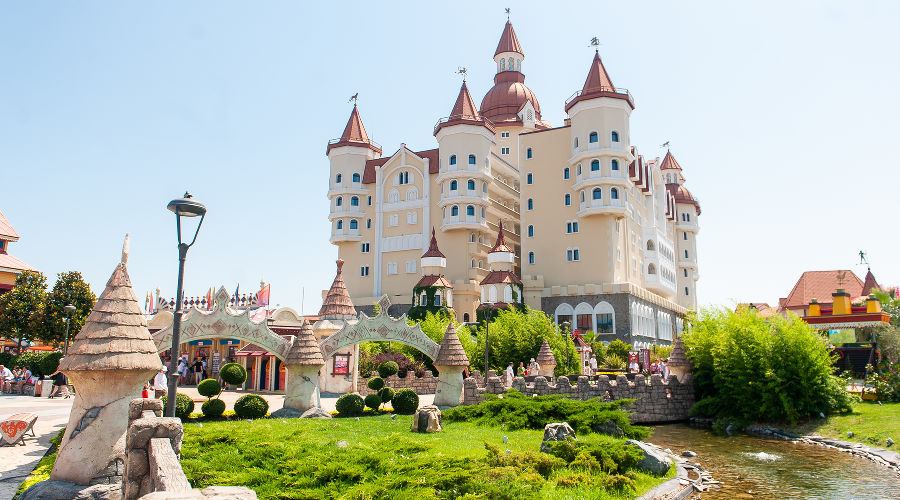 Отель-замок «Богатырь» в «Сочи Парке» © Фото пресс-службы «Сочи Парка»