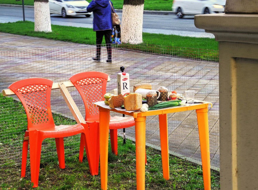 Инсталляция у памятника М.В. Ломоносову на ул. Красной © Фото очевидцев, было предоставлено в распоряжение редакции Инсталляция у памятника М.В. Ломоносову на ул. Красной © Фото очевидцев, было предоставлено в распоряжение редакции