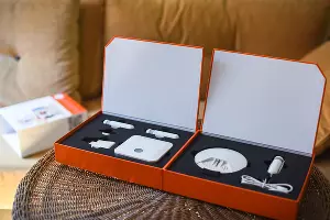 Упаковка контроллера и датчиков расширенного комплекта &laquo;Умный дом&raquo; от &laquo;Ростелекома&raquo; &copy;&nbsp;Фото Елены Синеок, Юга.ру